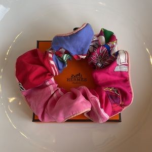 Authentic 100% silk Hermès Claudia scrunchie (color: pink)